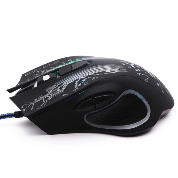 2400 DPI USB gaming mouse close-up
