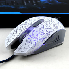 USB connection of ergonomic gaming mouse