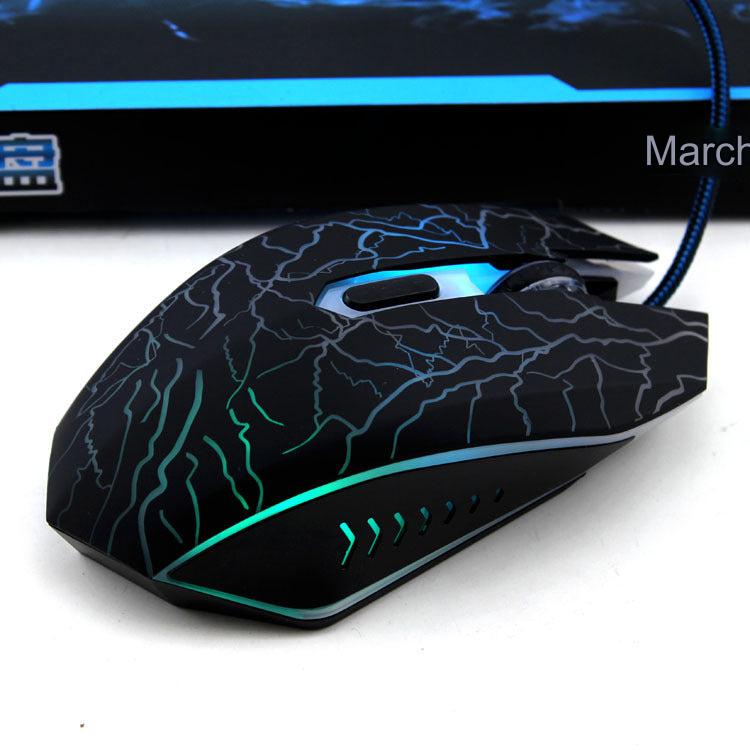 2400 DPI USB gaming mouse close-up
