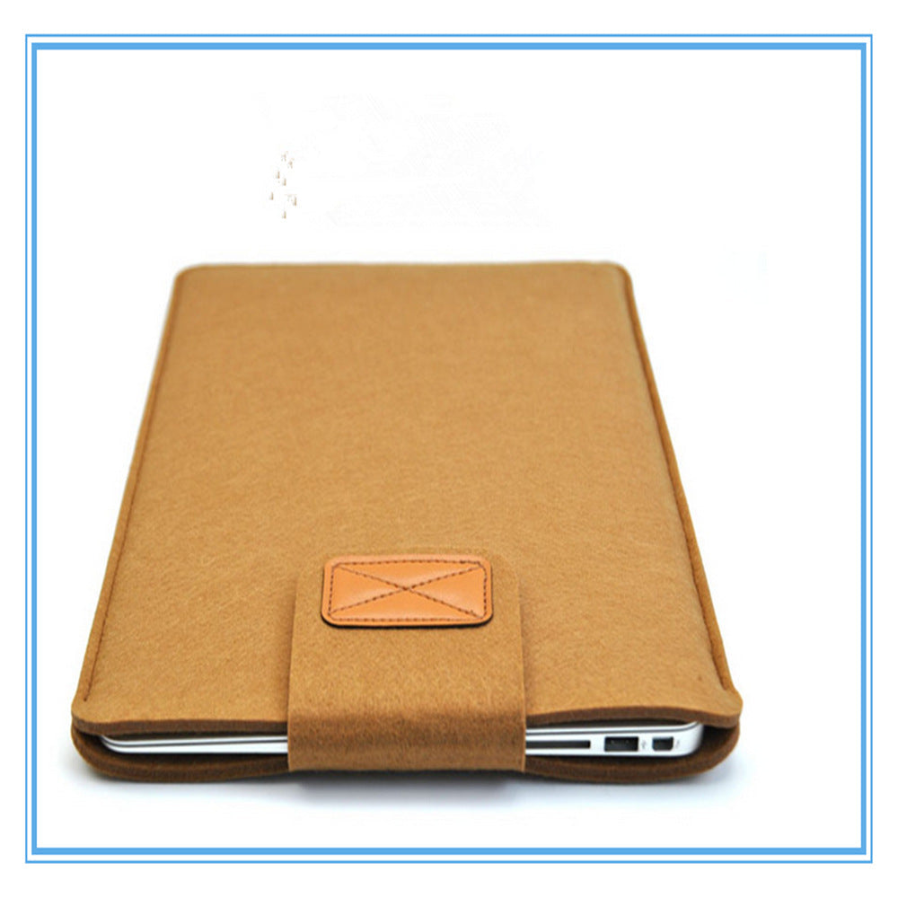 Water-resistant and shockproof laptop sleeve in khaki