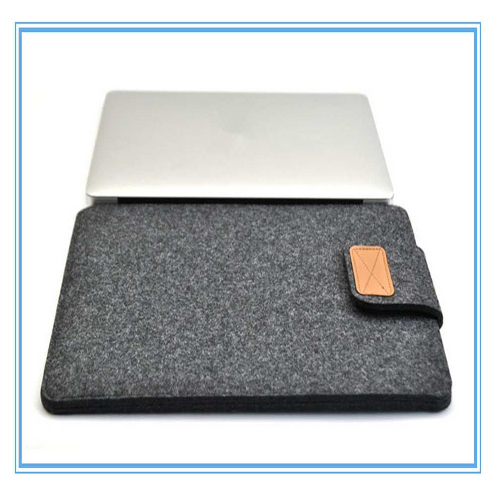 Water-resistant and shockproof laptop sleeve in khaki