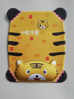 Silicone mouse pad with ergonomic support