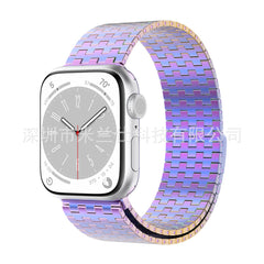Lifestyle image of the Apple Watch with Metal Loop Band