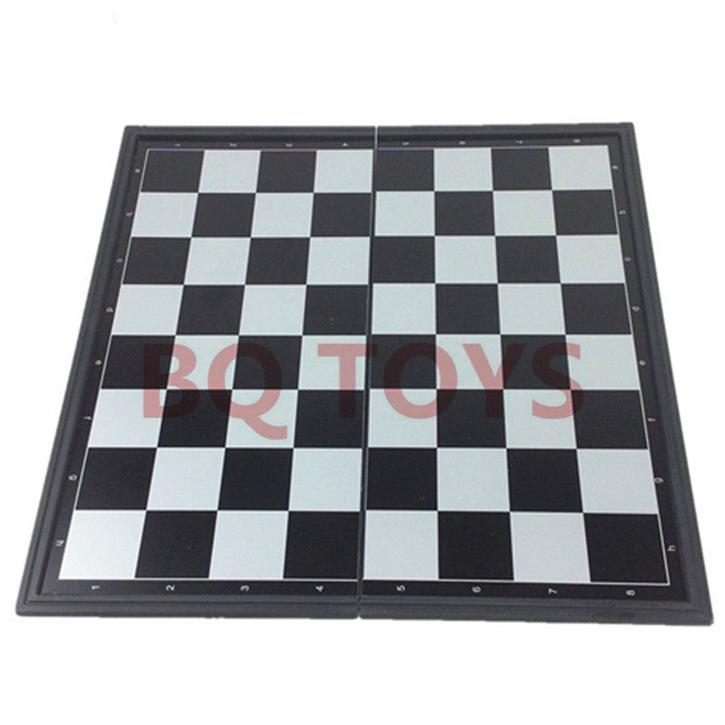 Compact 13x13 cm chessboard with gold and silver pieces