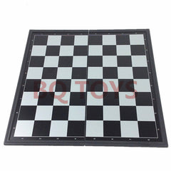 Compact 13x13 cm chessboard with gold and silver pieces