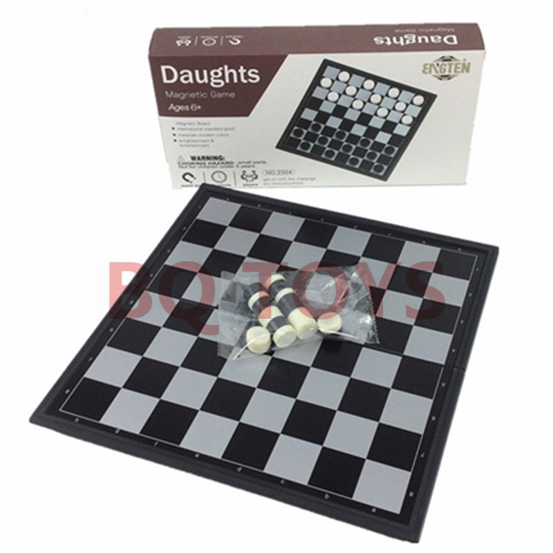 Lightweight chess game for family travel