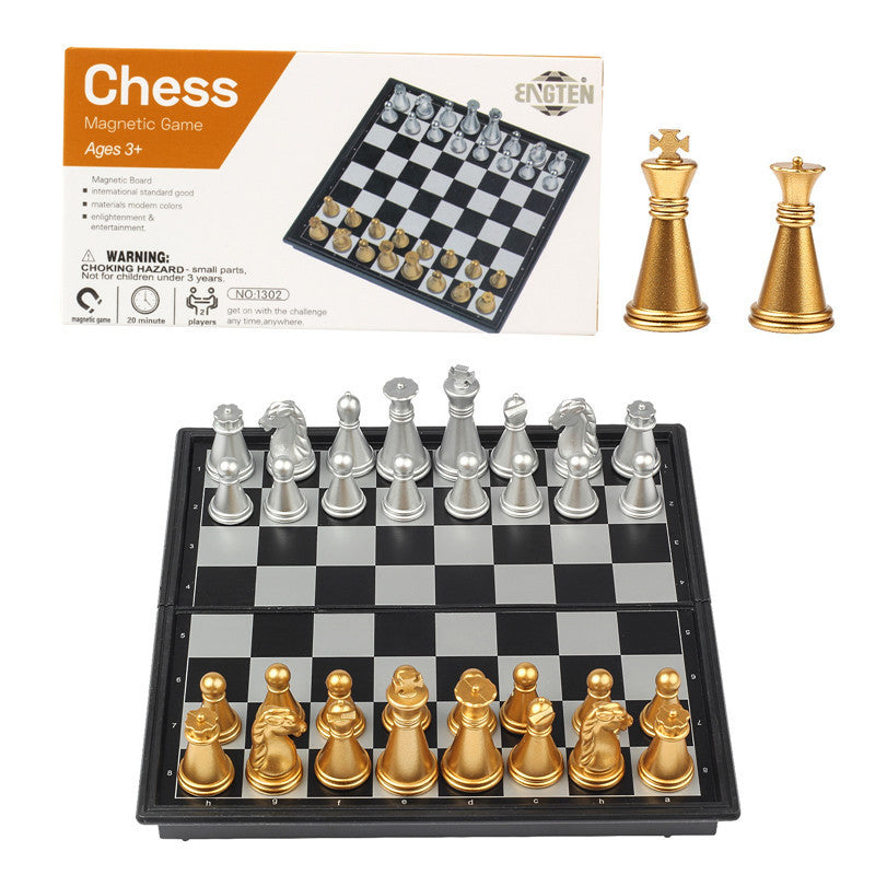 Compact 13x13 cm chessboard with gold and silver pieces