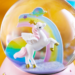 Automatic snow drift feature in the snow globe