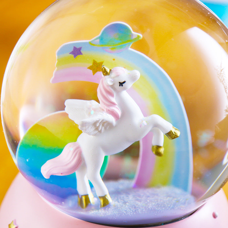 Automatic snow drift feature in the snow globe