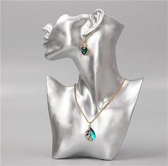 Elegant Resin Mannequin Jewelry Stand minimalistic design