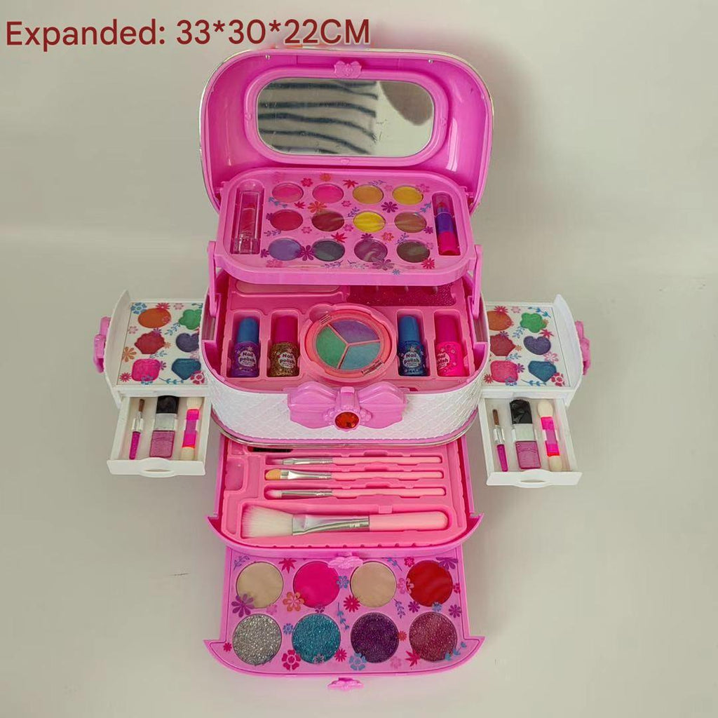 Kids pretending to use their makeup set