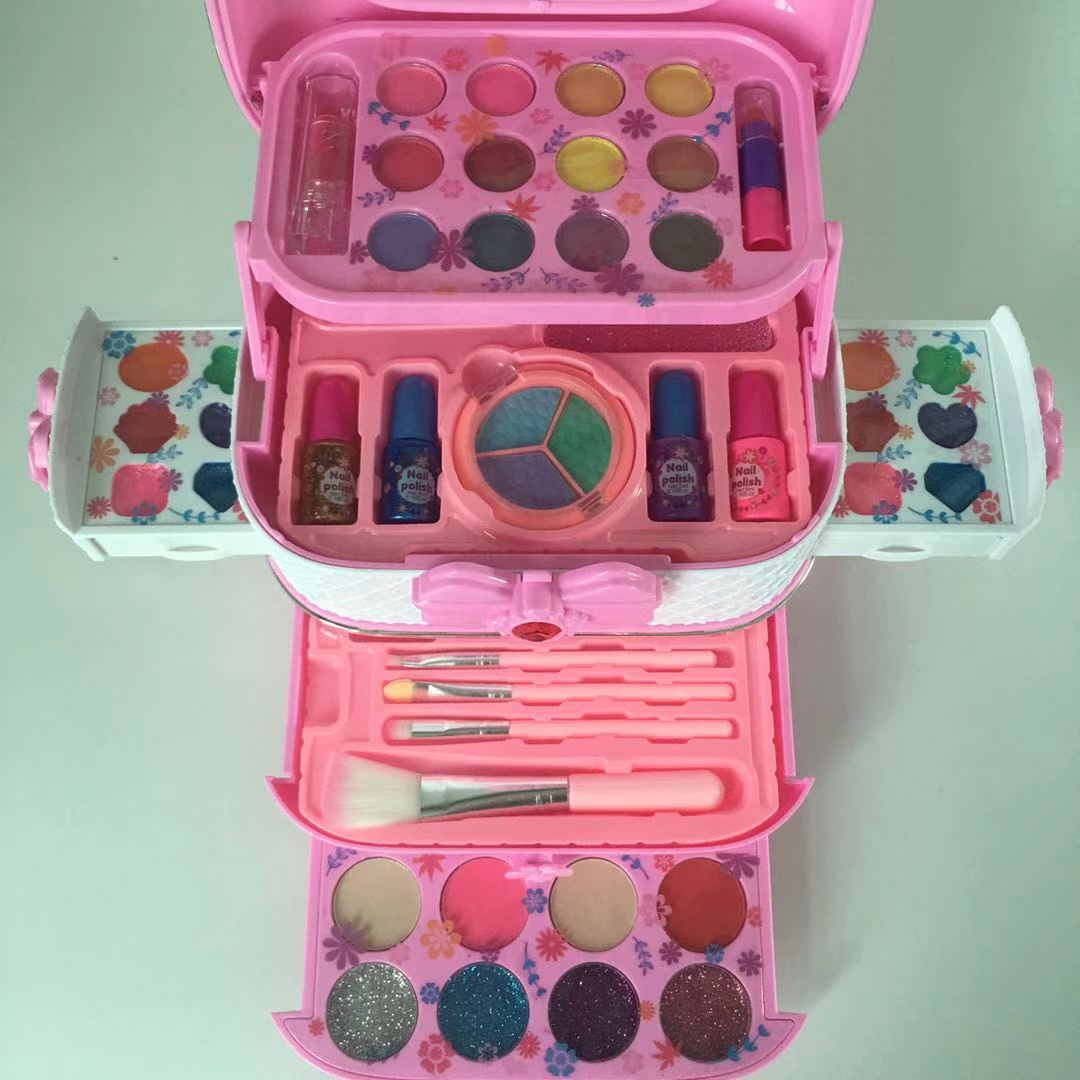 Interactive play with various makeup brushes