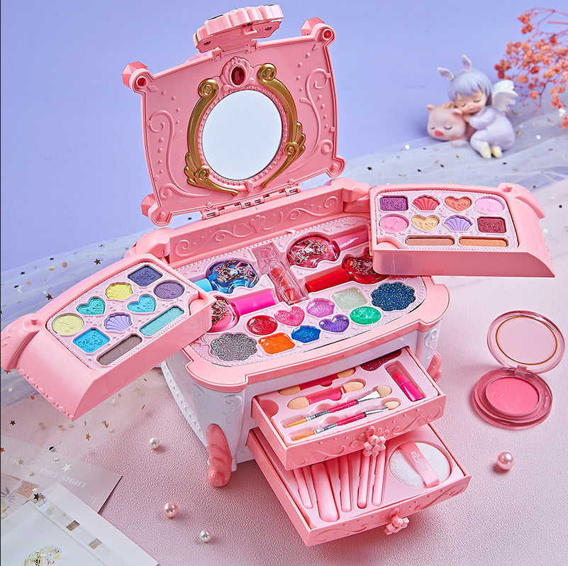 Organised kids cosmetic kit with multiple accessories