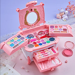 Organised kids cosmetic kit with multiple accessories