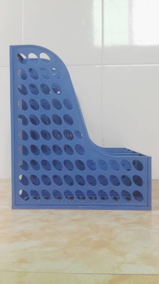 Plastic multilayer tray for office use