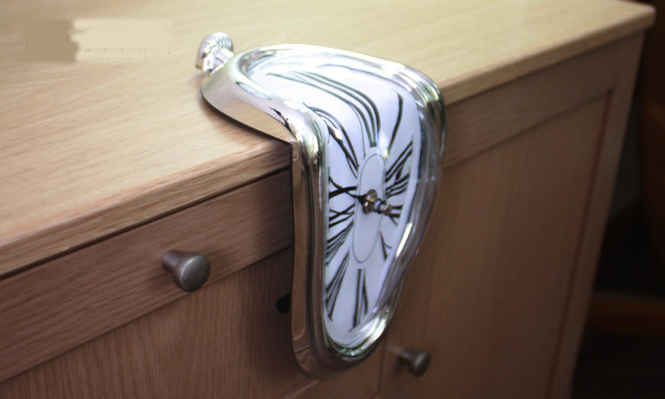 Multiple colour options of modern melting clock