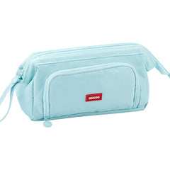 detailed zipper of canvas pencil case