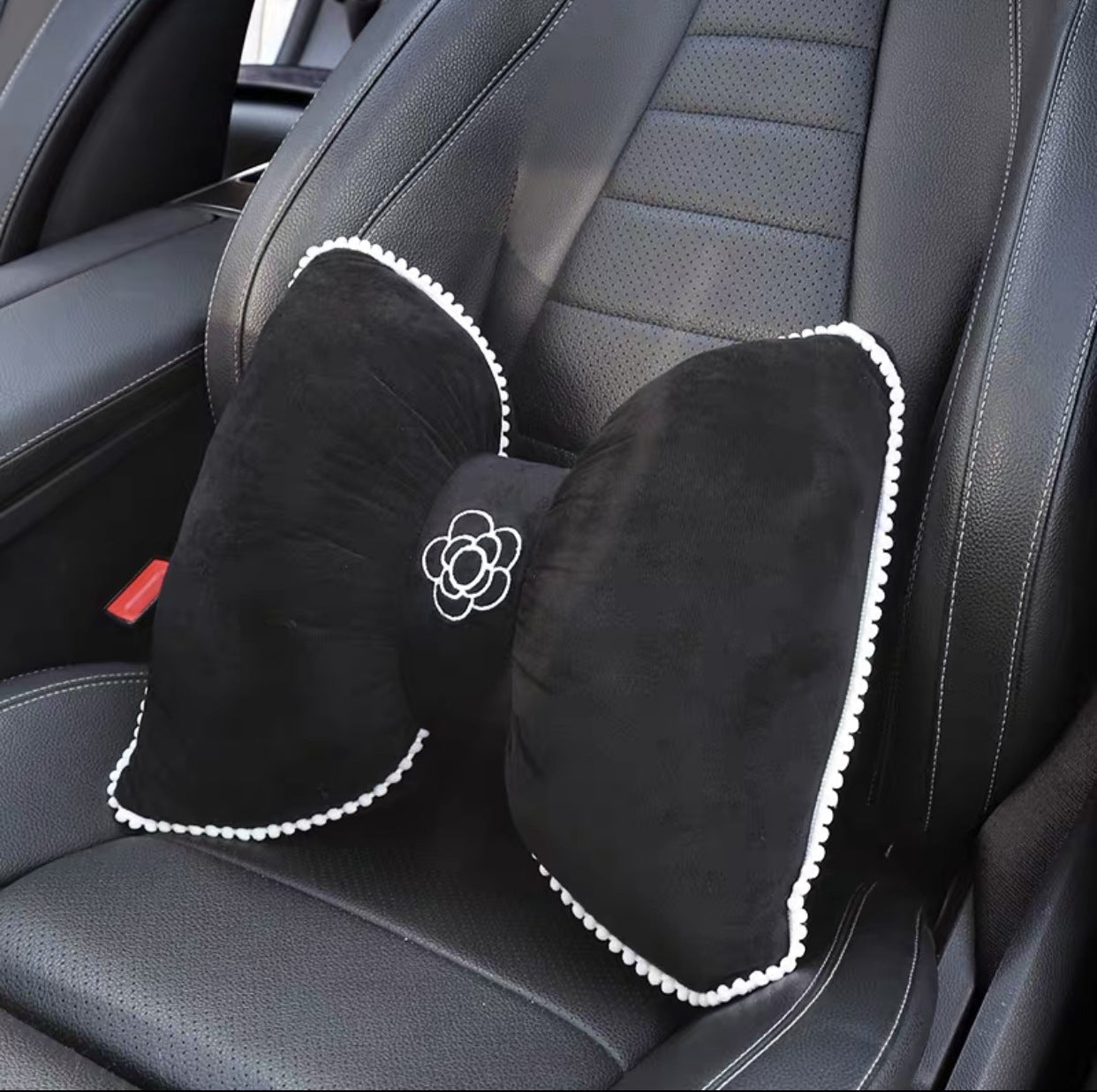 Comfortable car lumbar support with floral pattern