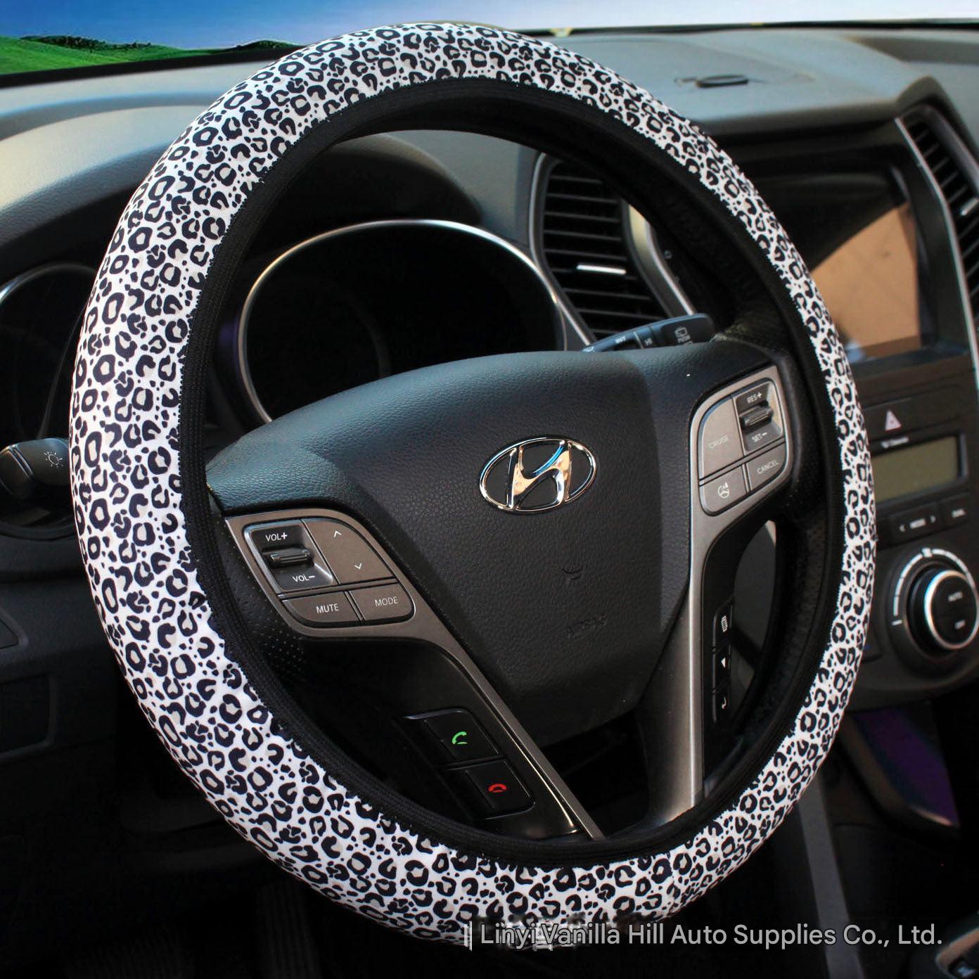 Close-up of the elastic band of the leopard print steering wheel cover