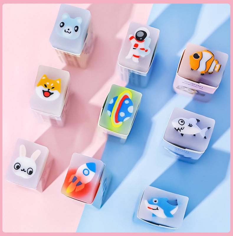 Astronaut motif sketching eraser for children
