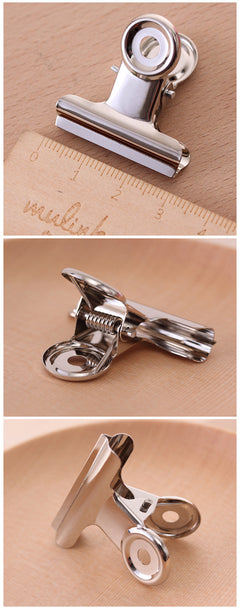 image of steel office clips packaging