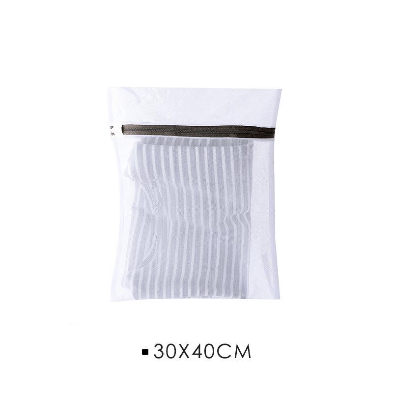 Mesh laundry bag with laundry contents - Image 7