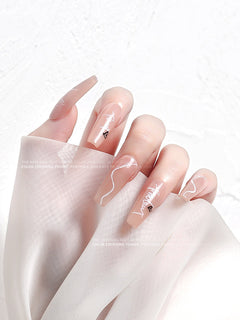 Nail art accessory with fine detail tip