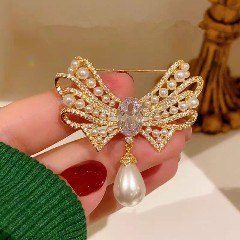 Trendy vintage brooch for casual outfits