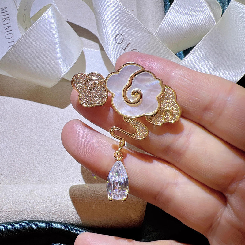 Chic Cloud Brooch with Crystals and Pearls Image 1