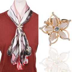 Fashionable brooch enhancing t-shirt look