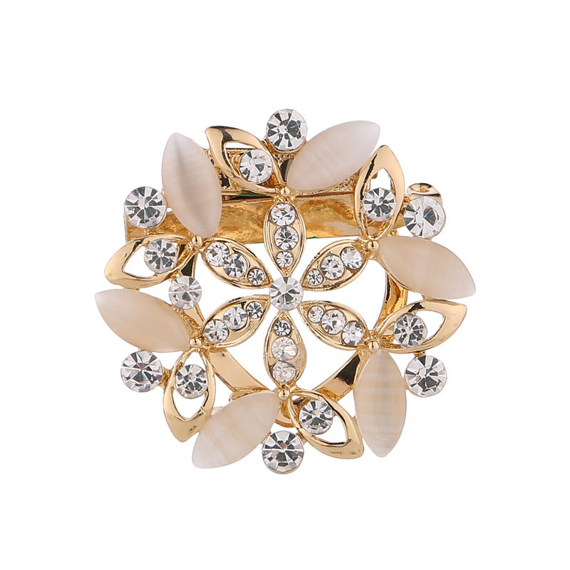 Fashionable brooch enhancing t-shirt look
