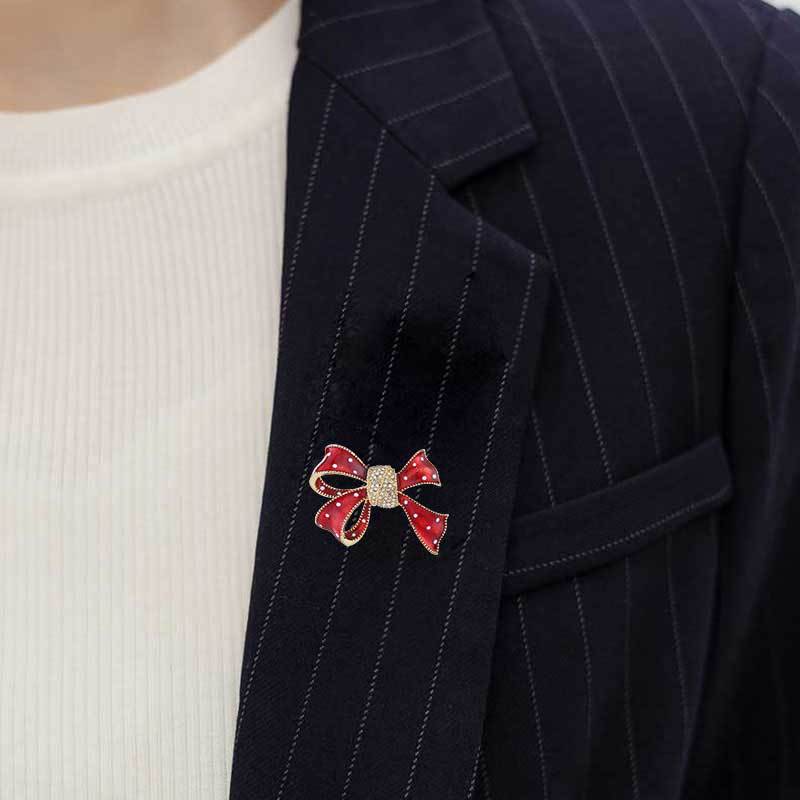 Versatile Accessory Brooch for Clothing Image 9