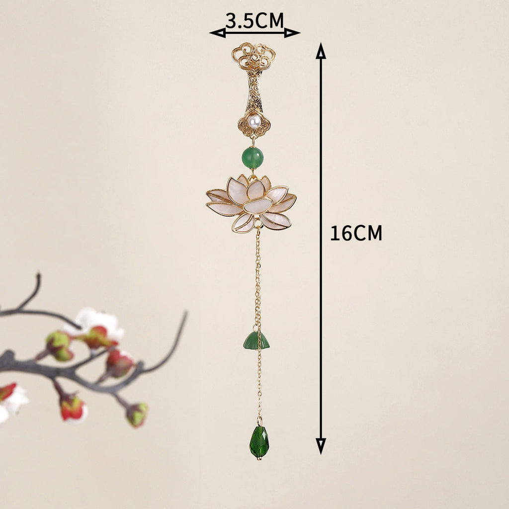 elegant brooch design with floral motif