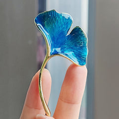 Ginkgo Leaf Brooch in luxurious gold colour image 4