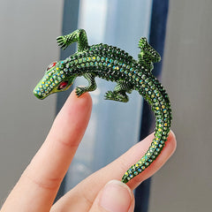 Stylish vintage animal pin detail