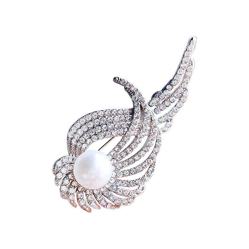 Elegant brooch featuring intricate design and pearls