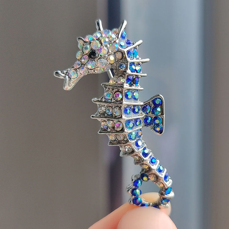 Vintage Style Seahorse Brooch for Formal Wear - Image 3