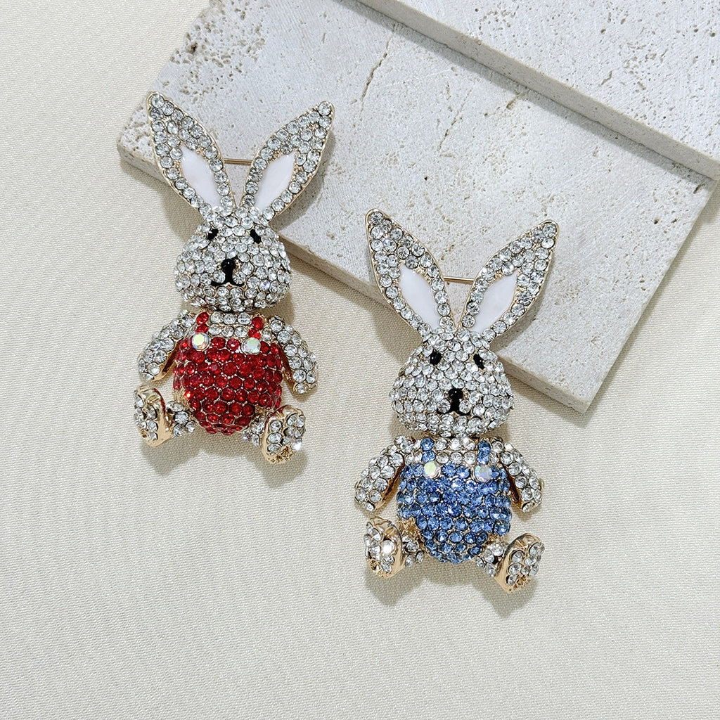 fashionable brooch in various colours
