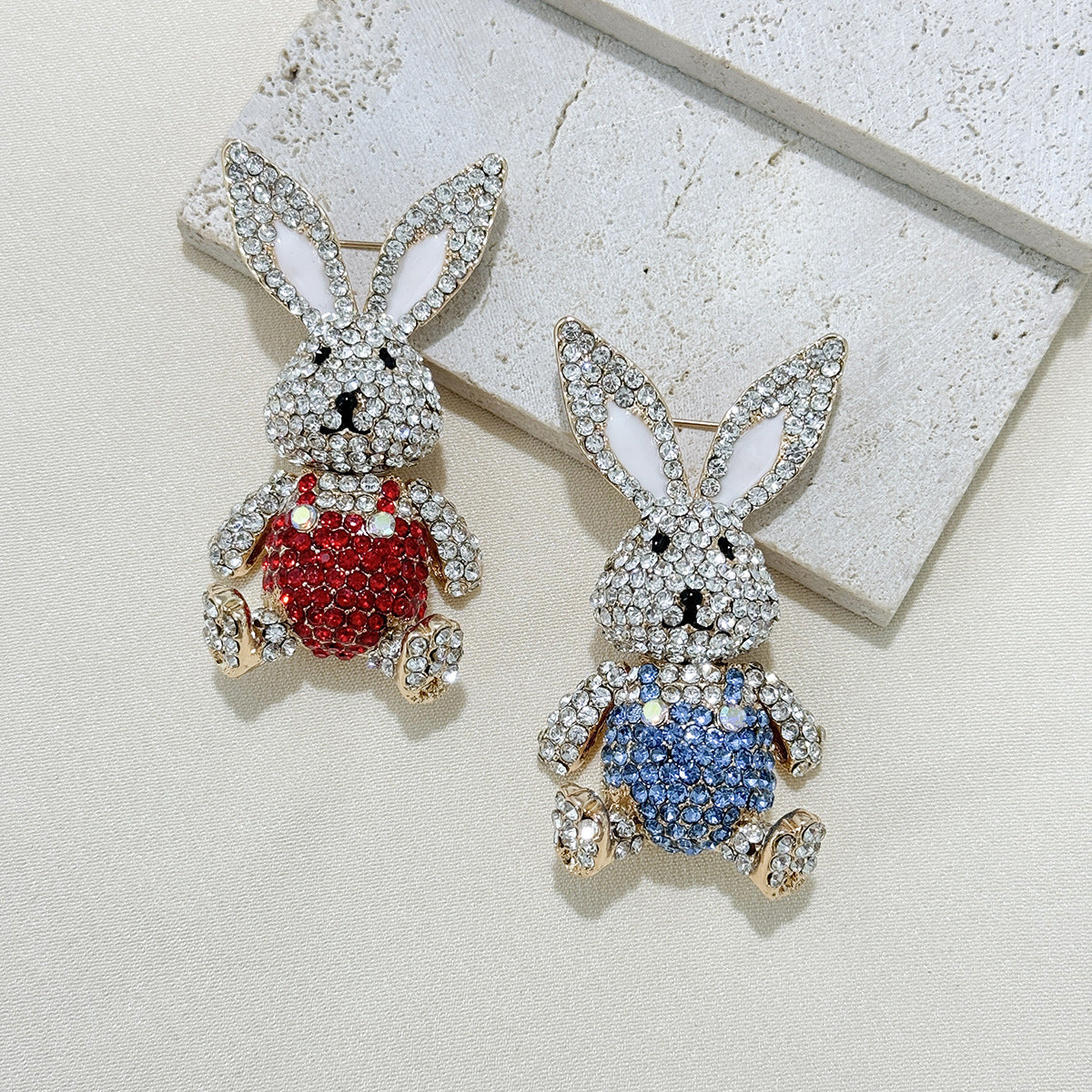 fashionable brooch in various colours