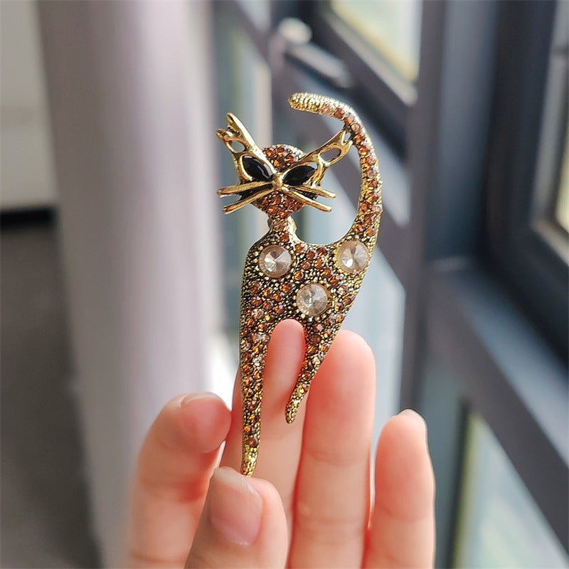Versatile brooch in multiple colours