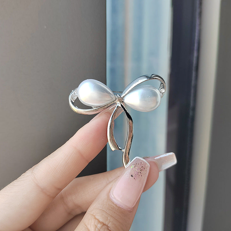 Multi-functional Brooch for women on model