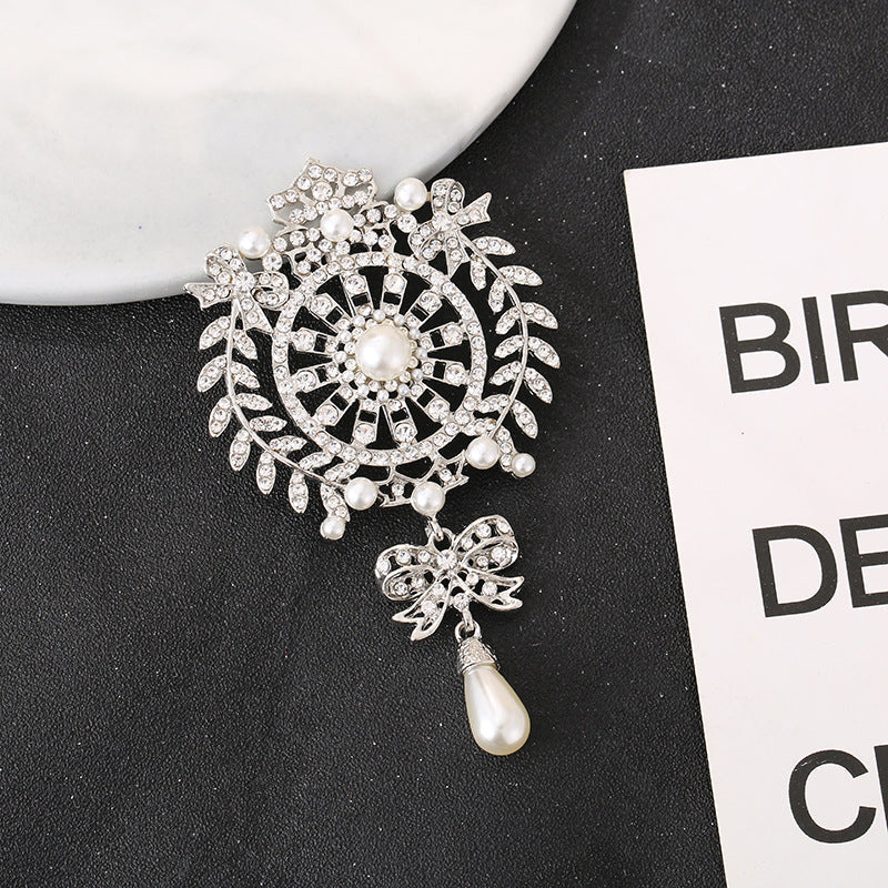 Elegant Vintage Floral Brooch Pin image 9
