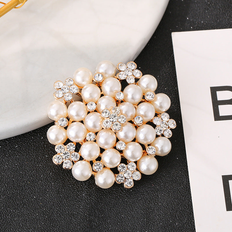Elegant Vintage Floral Brooch Pin image 2