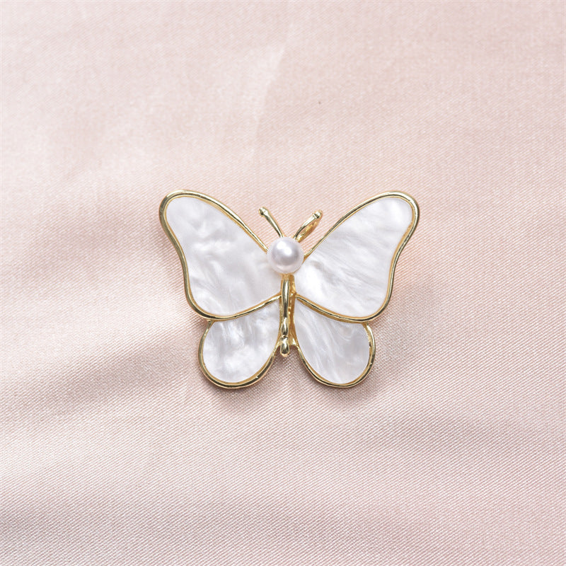 Elegant Vintage Floral Brooch Pin image 6