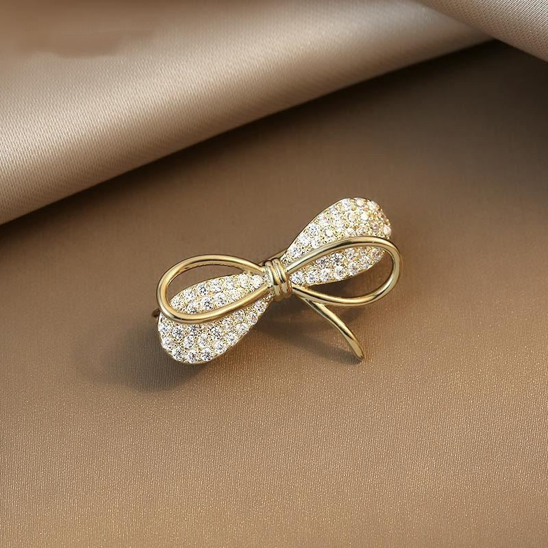 Elegant Vintage Floral Brooch Pin image 5