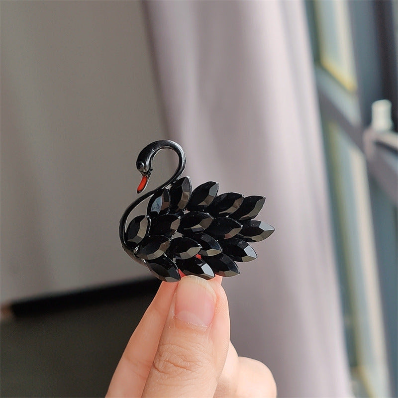 Stylish Crystalline Swan Brooch for Women - Image 1