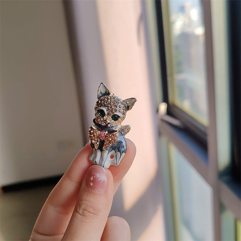 Stylish alloy cat brooch pin on a jacket