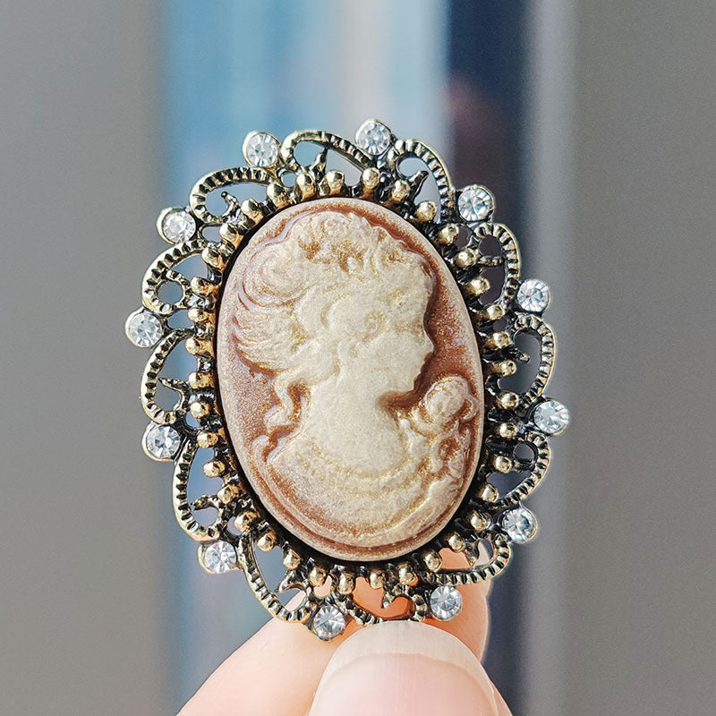 Vintage-Inspired Rhinestone Brooch 4