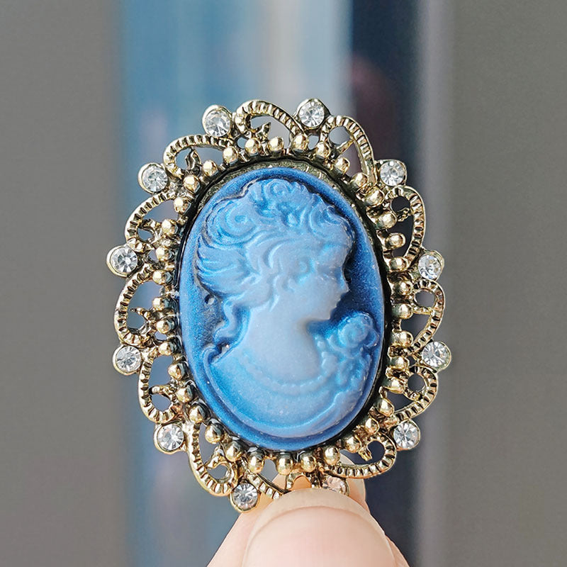High-Quality Alloy Brooch with Sparkling Details 7