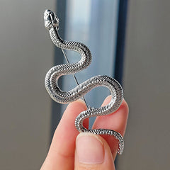 Elegant snake-shaped alloy brooch